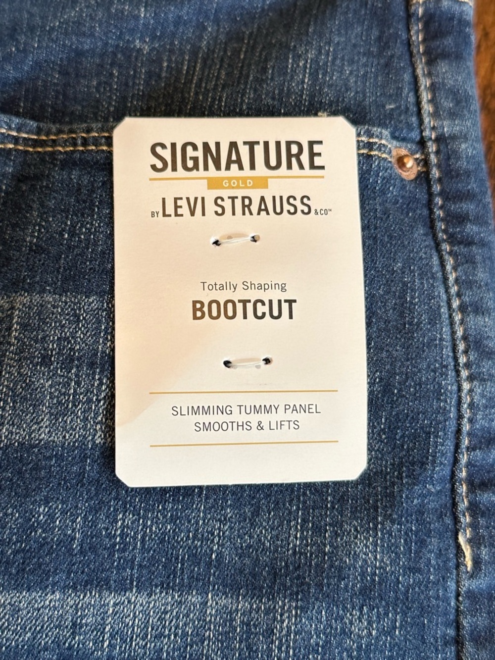 NWT Signature by Levi Strauss & Co. Totally Shaping Bootcut Jeans, Size 12L - Picture 5 of 9